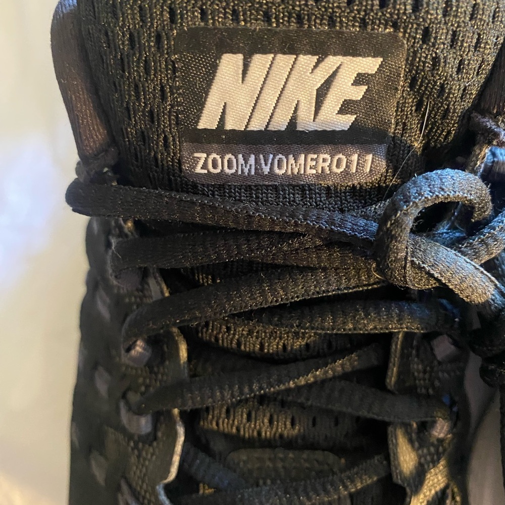 Nike women’s Black Zoom Vomero11 Size 10.5 excellent condition - Picture 4 of 8